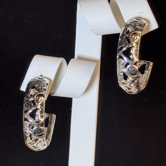 MIXIT Silver Tone Filigree Open Hoop Post Earrings 1 inch - Picture 8 of 11